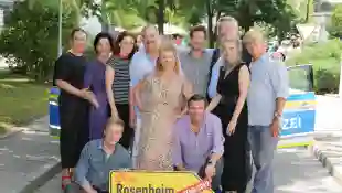 Ursula Maria Burkhart, Marisa Burger, Sina Wilke, Max Mueller, Joseph Hannesschlaeger, Karin Thaler, Igor Jeftic, Christian K. Schaeffer, Dieter Fischer, Sarah Agrippine Thonig und Alexander Duda von „Die Rosenheim Cops“ am 6. Juli 2019