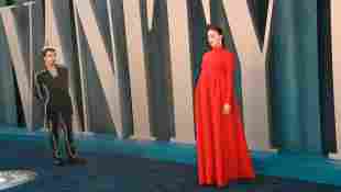 Sophie Turner posiert schwanger auf dem roten Teppich