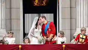 Kate Middleton und Prinz William romantischer Hochzeitskuss