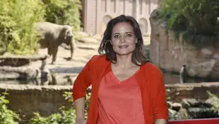 Schauspielerin Elisabeth Lanz bei einem Fototermin für die Serie „Tierärztin Dr. Mertens“ im Leipziger Zoo 2018