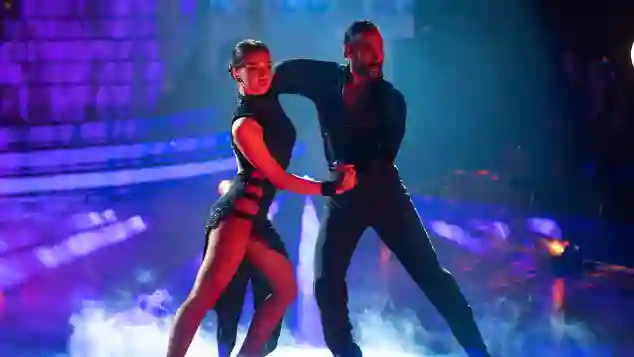 Lili Paul-Roncalli tanzt Tango mit Massimo Sinató bei „Let's Dance“