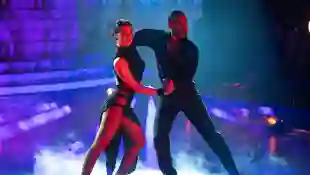 Lili Paul-Roncalli tanzt Tango mit Massimo Sinató bei „Let's Dance“