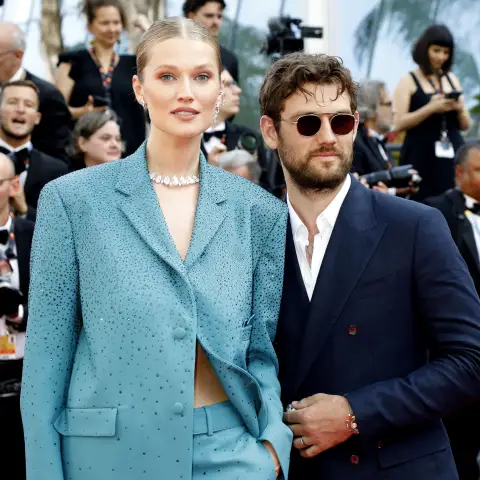 Alex Pettyfer Toni Garrn