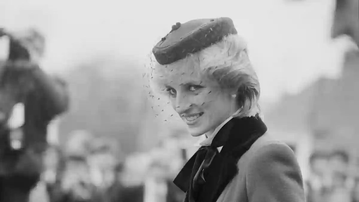 Schwarz-weißes Foto von Lady Diana aus dem Jahr 1983