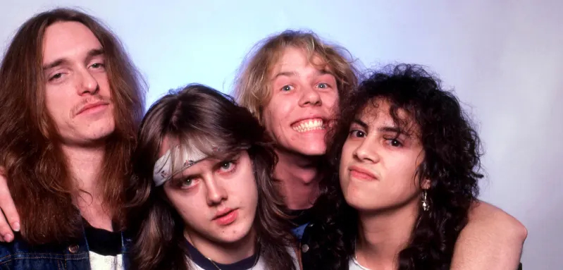 Cliff Burton, Lars Ulrich, James Hetfield und Kirk Hammett der Band Metallica am 1. Februar 1985 auf Tour