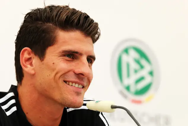 Mario Gómez bei einer Pressekonferenz bei der EM 2012 in Gdansk