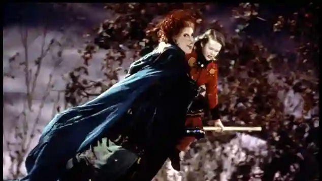 Bette Midler und Thora Birch in „Hocus Pocus“