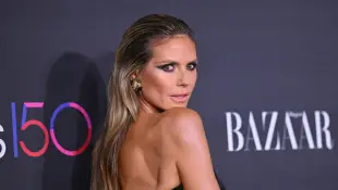 Heidi Klum komplett in schwarz bei einem Event 2022
