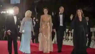 Prinz Charles, Herzogin Camilla, Herzogin Kate und Prinz William james bond premiere
