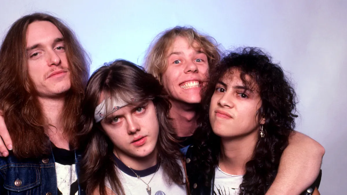 Cliff Burton, Lars Ulrich, James Hetfield und Kirk Hammett der Band Metallica am 1. Februar 1985 auf Tour