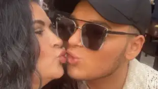 Iris Klein und Enrico Elia knutschen