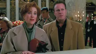 Catherine O'Hara und John Heard