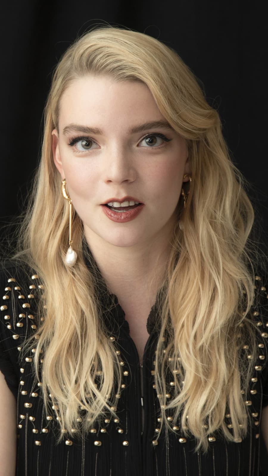 The Queen S Gambit Anya Taylor Joy In Real Life Netflix's the queen's gambit, which was just nominated for its first golden globe, has taken audiences around the world by storm. the queen s gambit anya taylor joy in