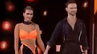 Sarah Mangione und Vadim Garbuzov tanzen gemeinsam bei „Let's Dance“