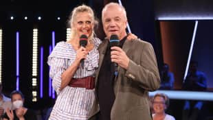 Barbara Schöneberger und Hubertus Mayer-Burckhardt bei der „NDR Talk Show“
