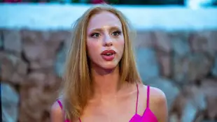 Anna Ermakova in einem pinken Kleid bei der Remus Neon Night 2022