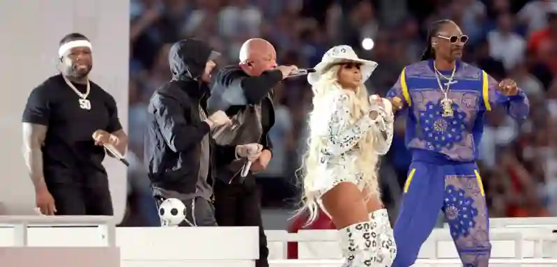 50 Cent, Eminem, Dr. Dre, Mary J. Blige und Snoop Dogg bei der Super Bowl Show 2021