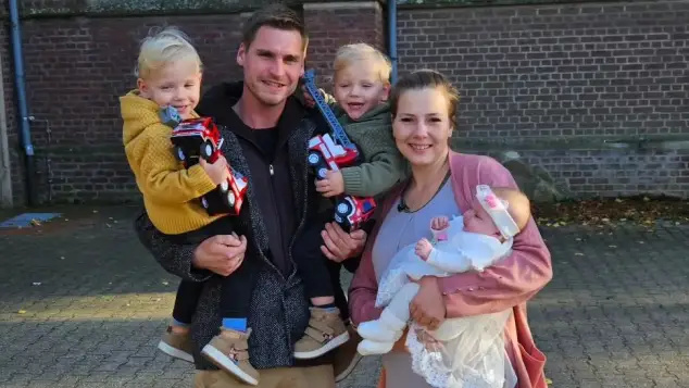 Peter und Sarafina Wollny mit Emory, Casey und Hope