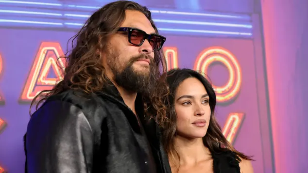 Jason Momoa und Adria Arjona