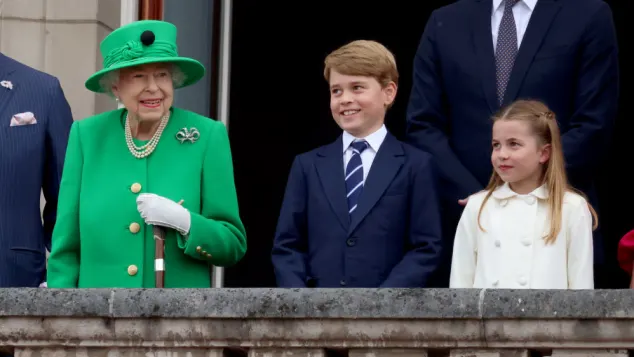 Königin Elisabeth II., Prinz George und Prinzessin Charlotte