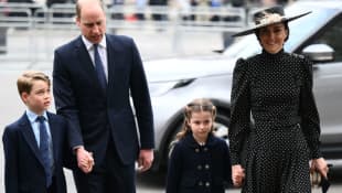 Prinz George, Prinz William, Prinzessin Charlotte und Herzogin Kate