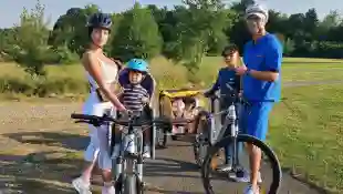 Cristiano Ronaldo und Georgina Rodriguez mit ihren Kindern bei einem Fahrradausflug
