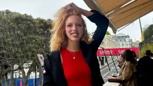 Anna Ermakova im heißen Minikleid