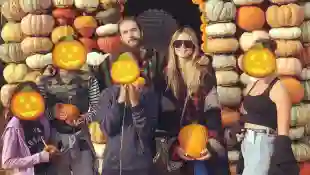 Tom Kaulitz, Heidi Klum und ihre Kinder stimmen sich schon auf Halloween ein