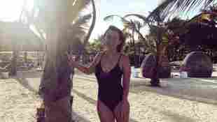 Iris Mareike-Steen im schwarzen Badeanzug auf Mauritius auf Instagram