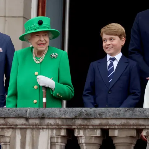 Königin Elisabeth II., Prinz George und Prinzessin Charlotte