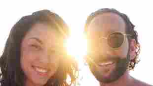 Rebecca Mir und Massimo Sinató posieren Arm in Arm im Urlaub für ein Instagram-Foto