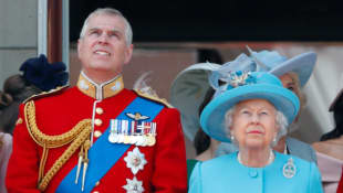 Prinz Andrew, Königin Elisabeth