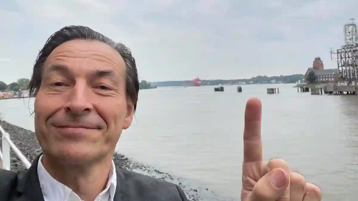 john kosmalla selfie