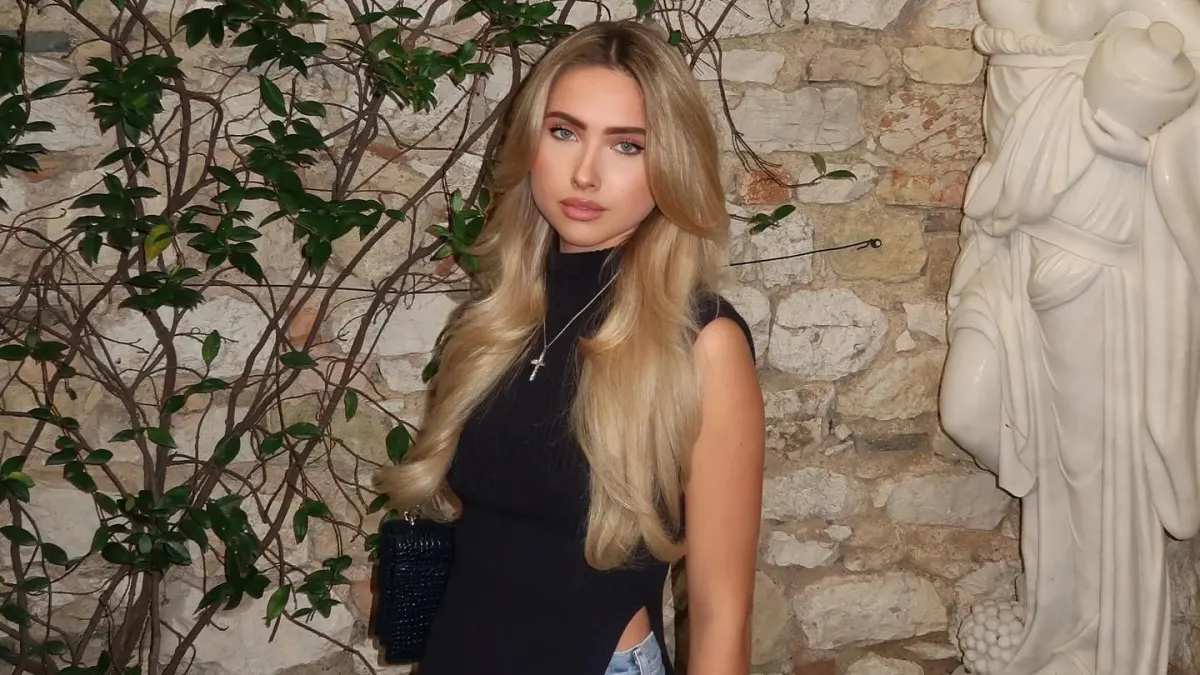 Shania Geiss side boob