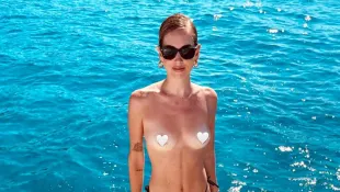 Chiara Ferragni Influencer oben ohne am Meer