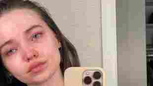 Dove Cameron Selfie weinend auf Instagram