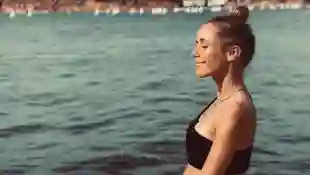 Annemarie Carpendale bikini