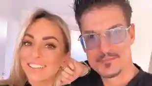 Chris Töpperwien und Frau Nicole posieren zusammen für ein Instagram-Selfie