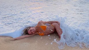 Valentina Pahde in a bikini on the beach in Hawaii on Instagram
