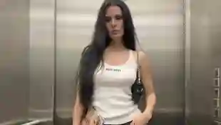 ruby o fee weißes top bh heiß sexy freizügig