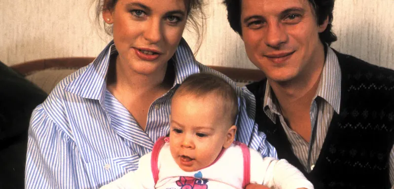 Jochen Schroeder, Anja Schüte und Timo Michametow in „Die Wicherts von nebenan“