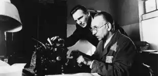 Schindlers Liste Liam Neeson Ben Kingsley Auf Spielberg Filme wie Schindlers Liste ist der Pro