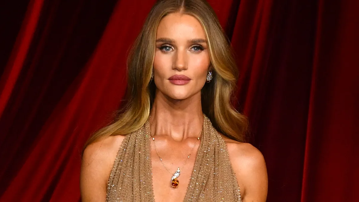Rosie Huntington-Whiteley heiß hot sexy freizügig