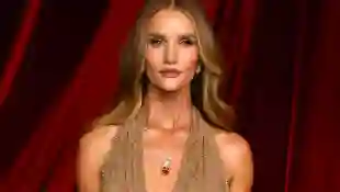 Rosie Huntington-Whiteley heiß hot sexy freizügig