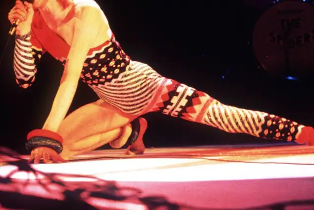 Sänger David Bowie während eines Konzerts in London PUBLICATIONxINxGERxSUIxAUTxONLY