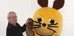 Armin Maiwald tanzt mit der Maus