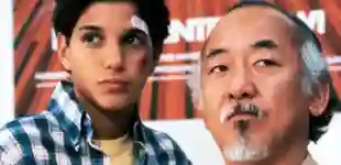 Karate Kid mit seinem Meister