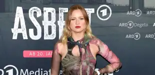 Lulu Hacke „Asbest“ Januar 2023 Meret Becker Tochter