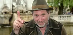 Einladung zum Medien- und Fototermin von Die Toten von Salzburg am Kapitelplatz , am 24.05.23. Die Kriminalfilmserie Die