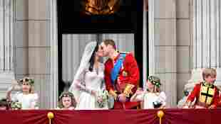 Herzogin Kate und Prinz Williams romantischer Hochzeitkuss